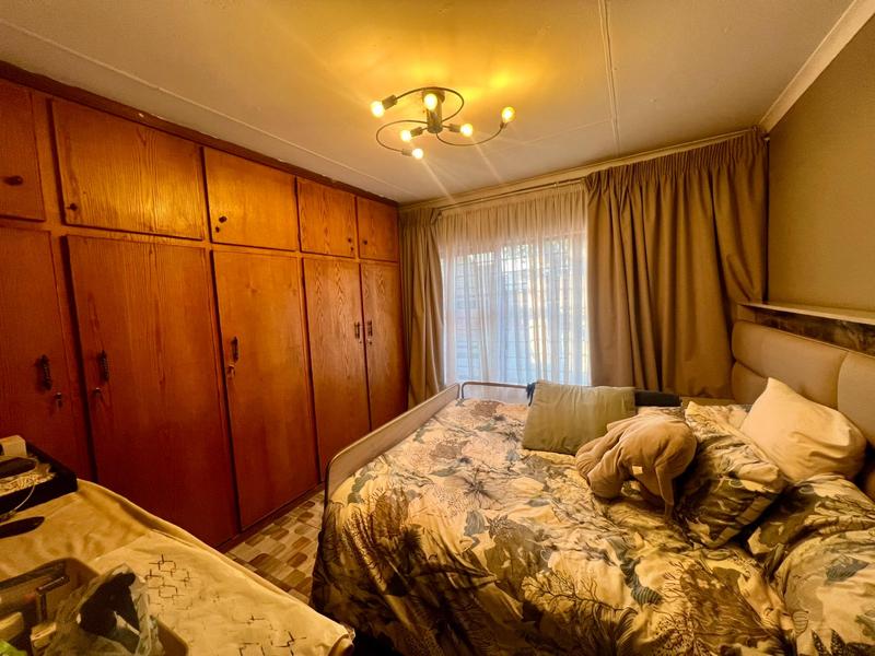 5 Bedroom Property for Sale in Mabopane North West